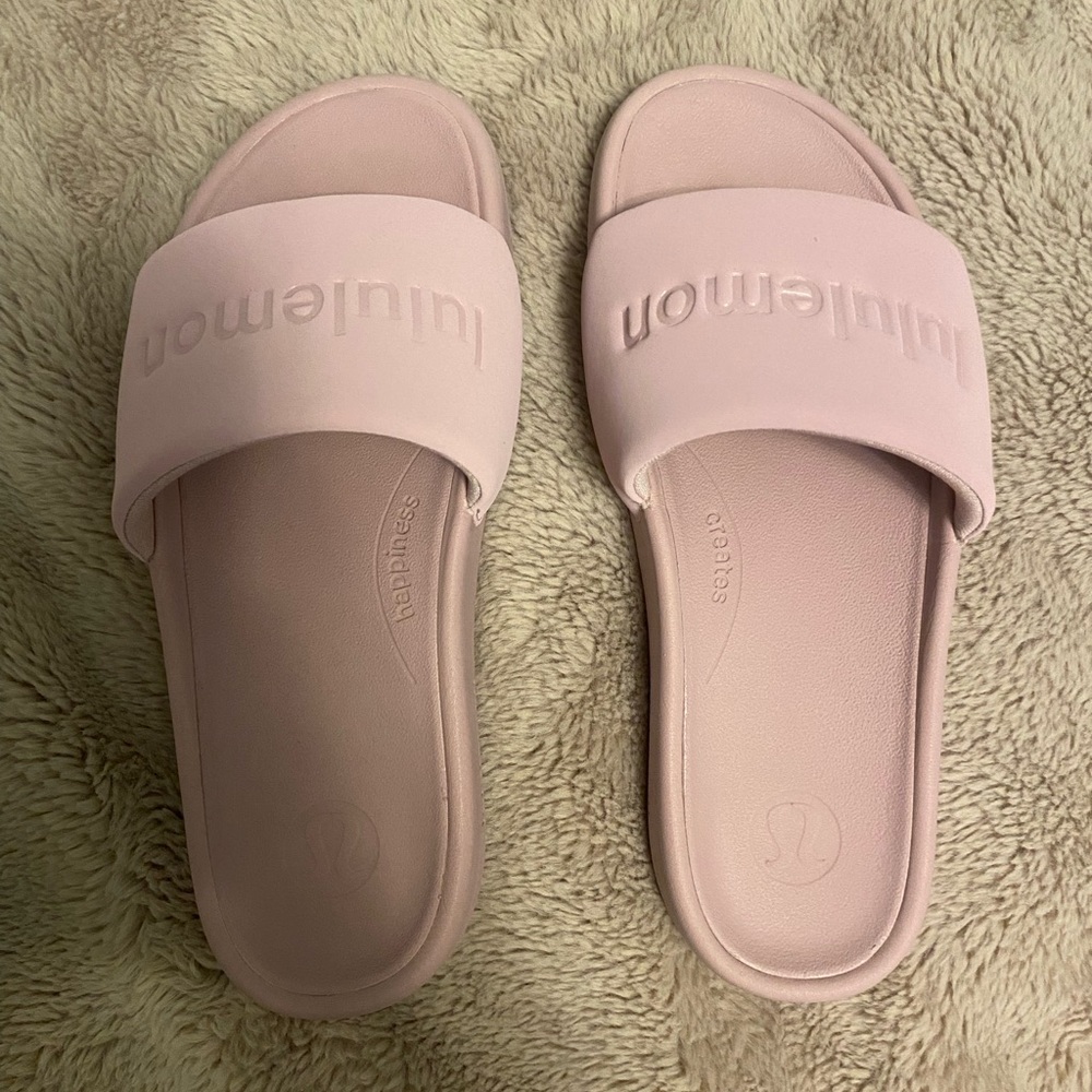 Lululemon slides - Picture 1 of 2